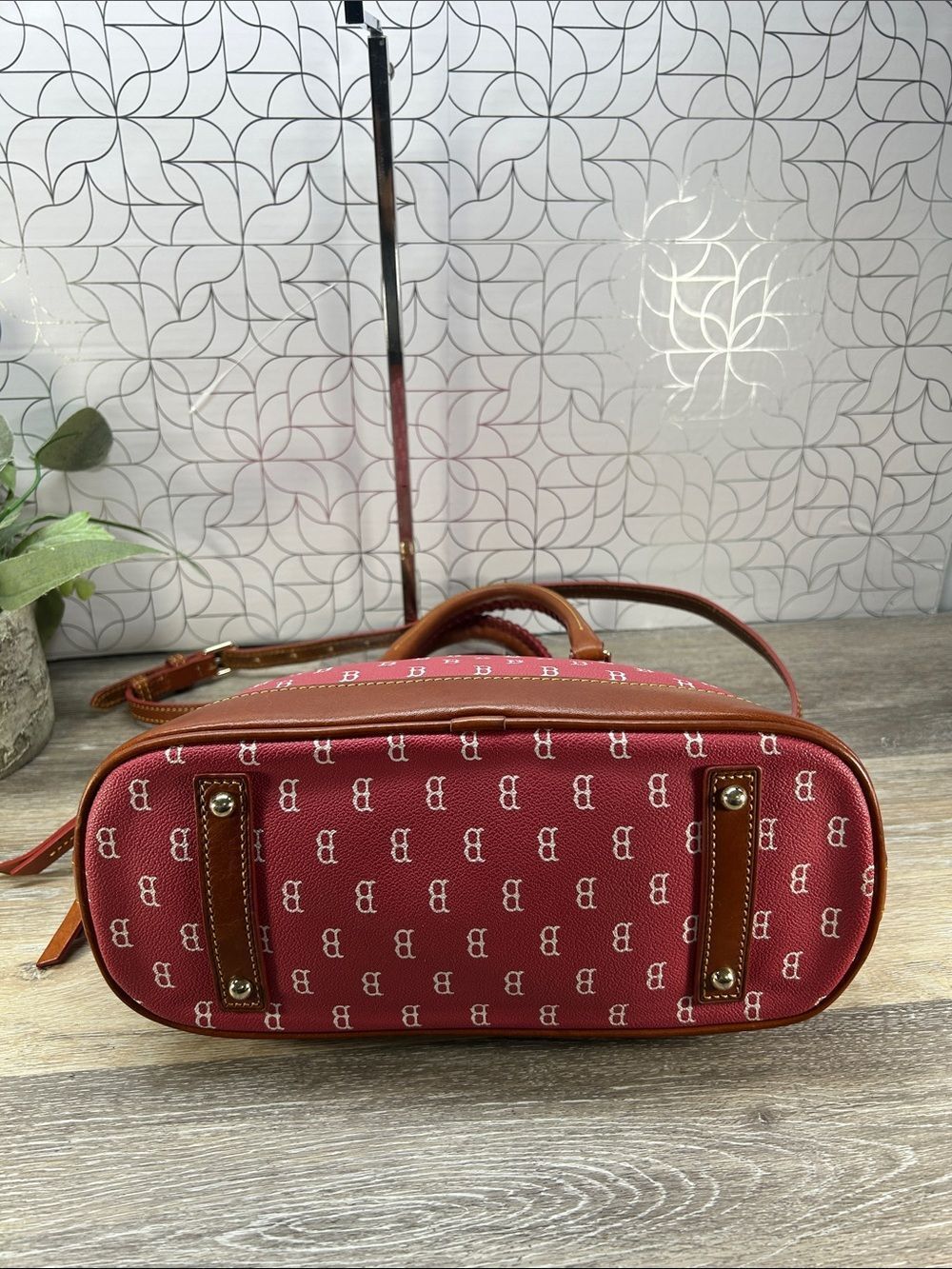 7144 Dooney & Bourke Boston Red Sox dome satchel 268887144 - Picture 3 of 14